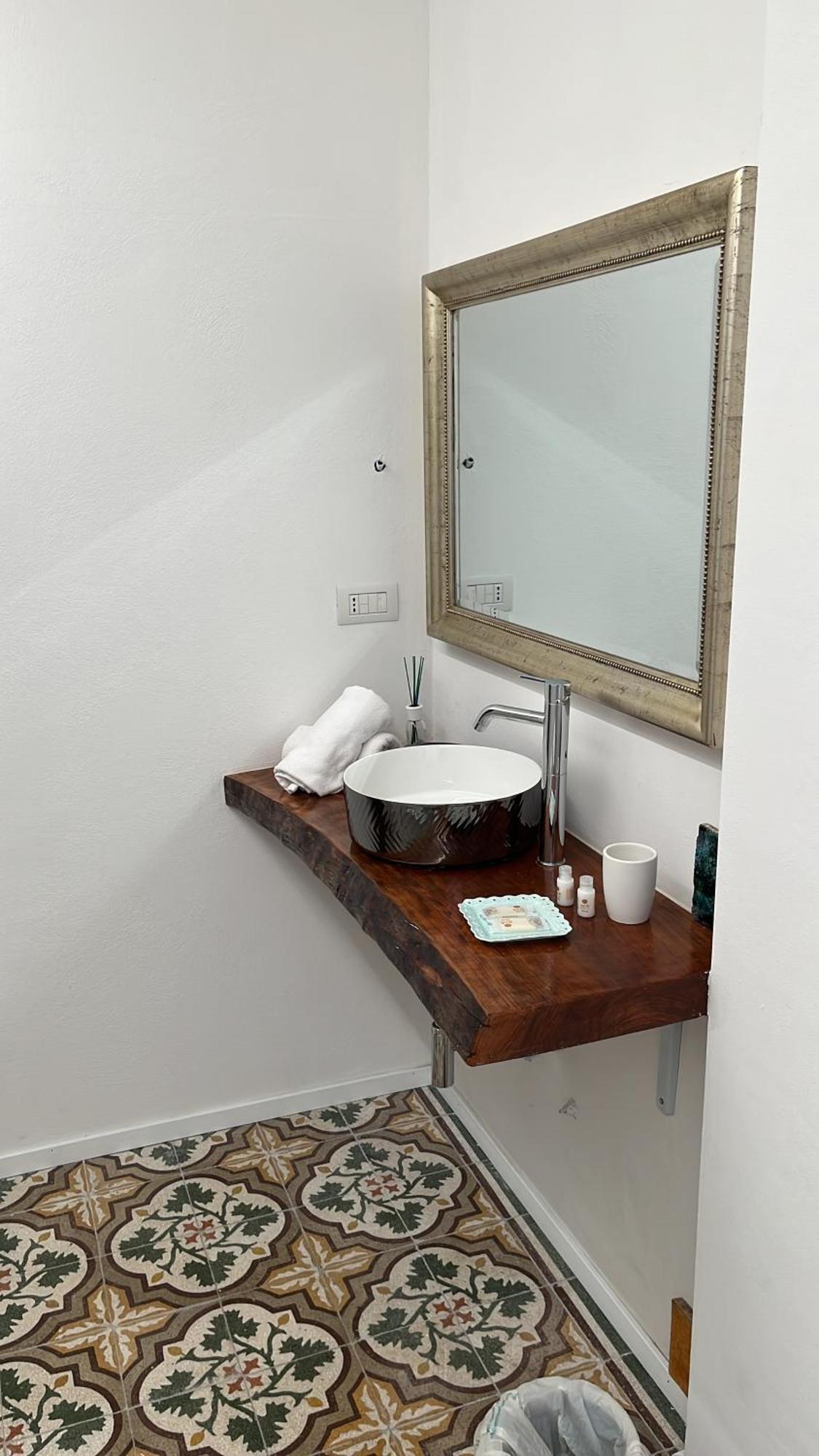 Rosarias Rooms Manfredonia Buitenkant foto